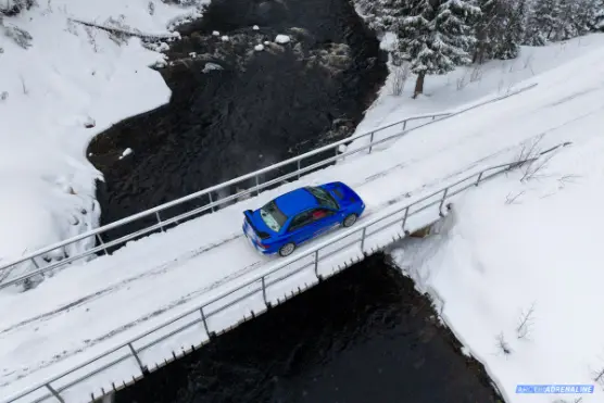 Snörök bakom bilen