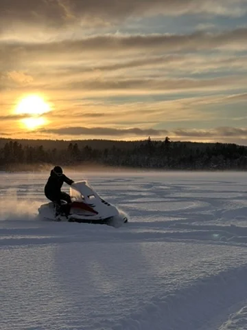 Freerideåkning, skoter i djup lössnö