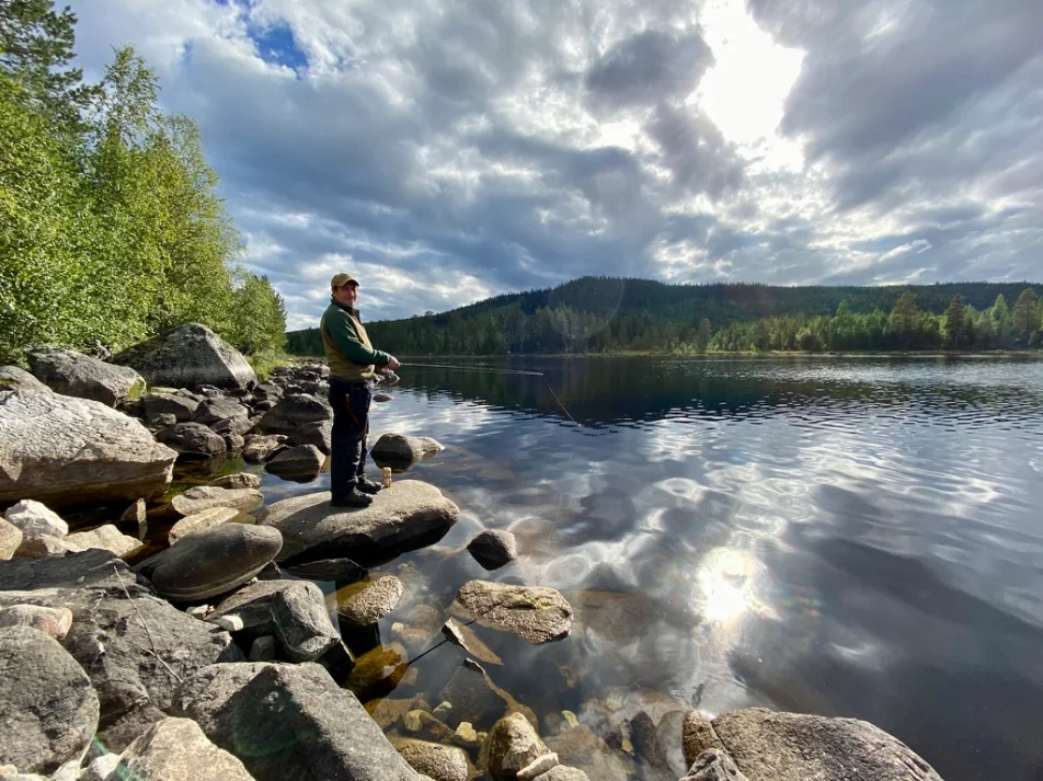 Flugfiske, öring och harr i fjällvatten