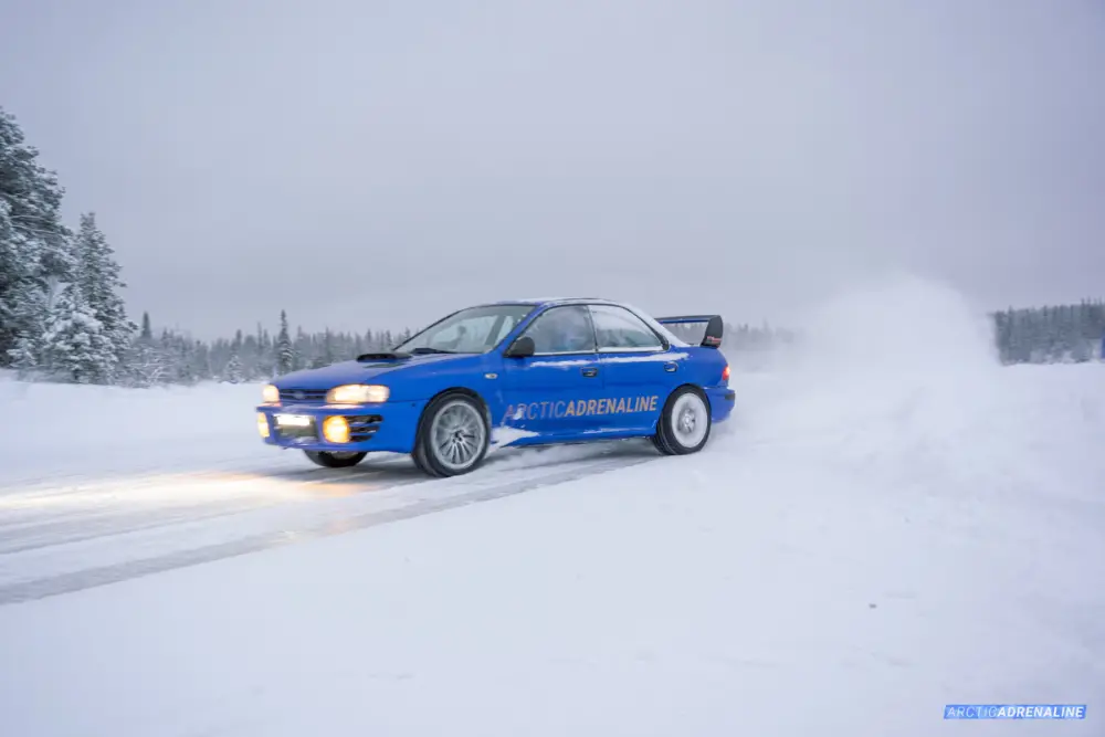 Isdrifting, bil i drift över sjöis