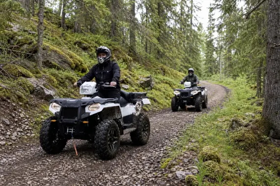 Fyrhjuling, ATV på grusväg