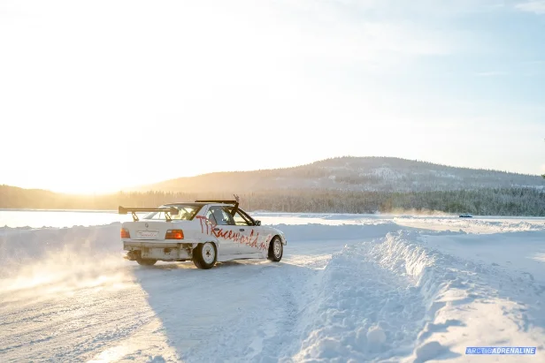 Isdrifting, bil i drift på sjöis
